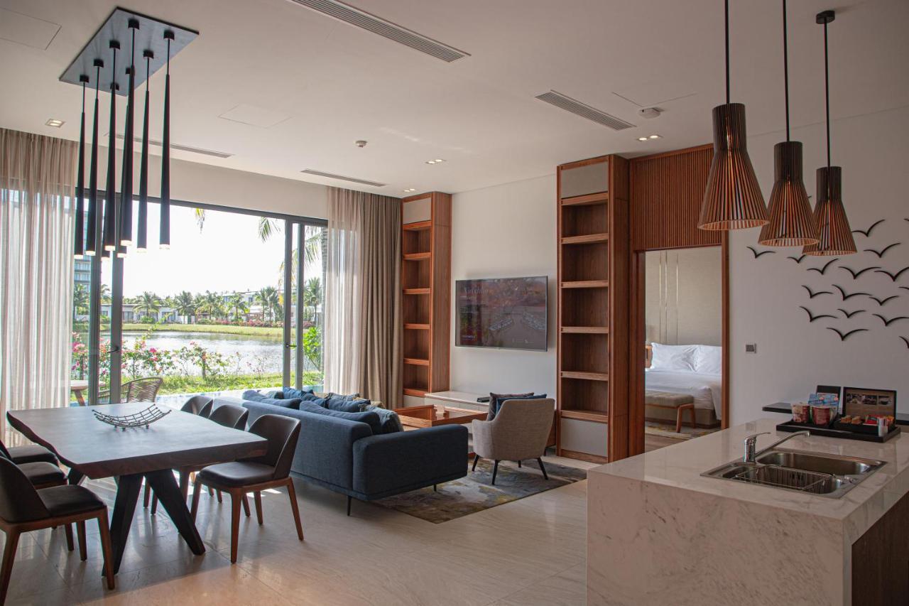 Moevenpick Villas & Residences דואונג דונג מראה חיצוני תמונה A living room in a villa at the resort