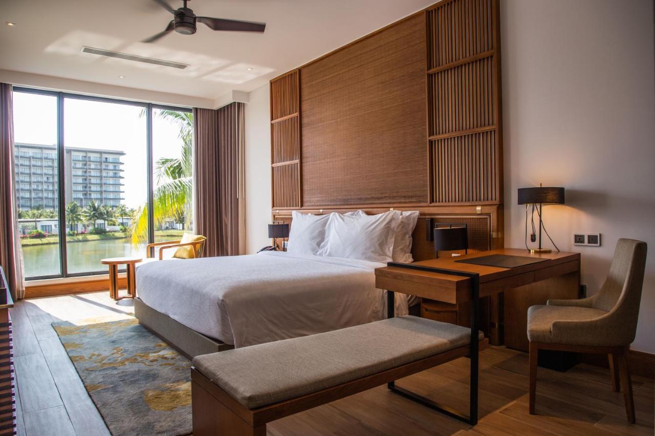 Moevenpick Villas & Residences דואונג דונג מראה חיצוני תמונה A bedroom at the hotel