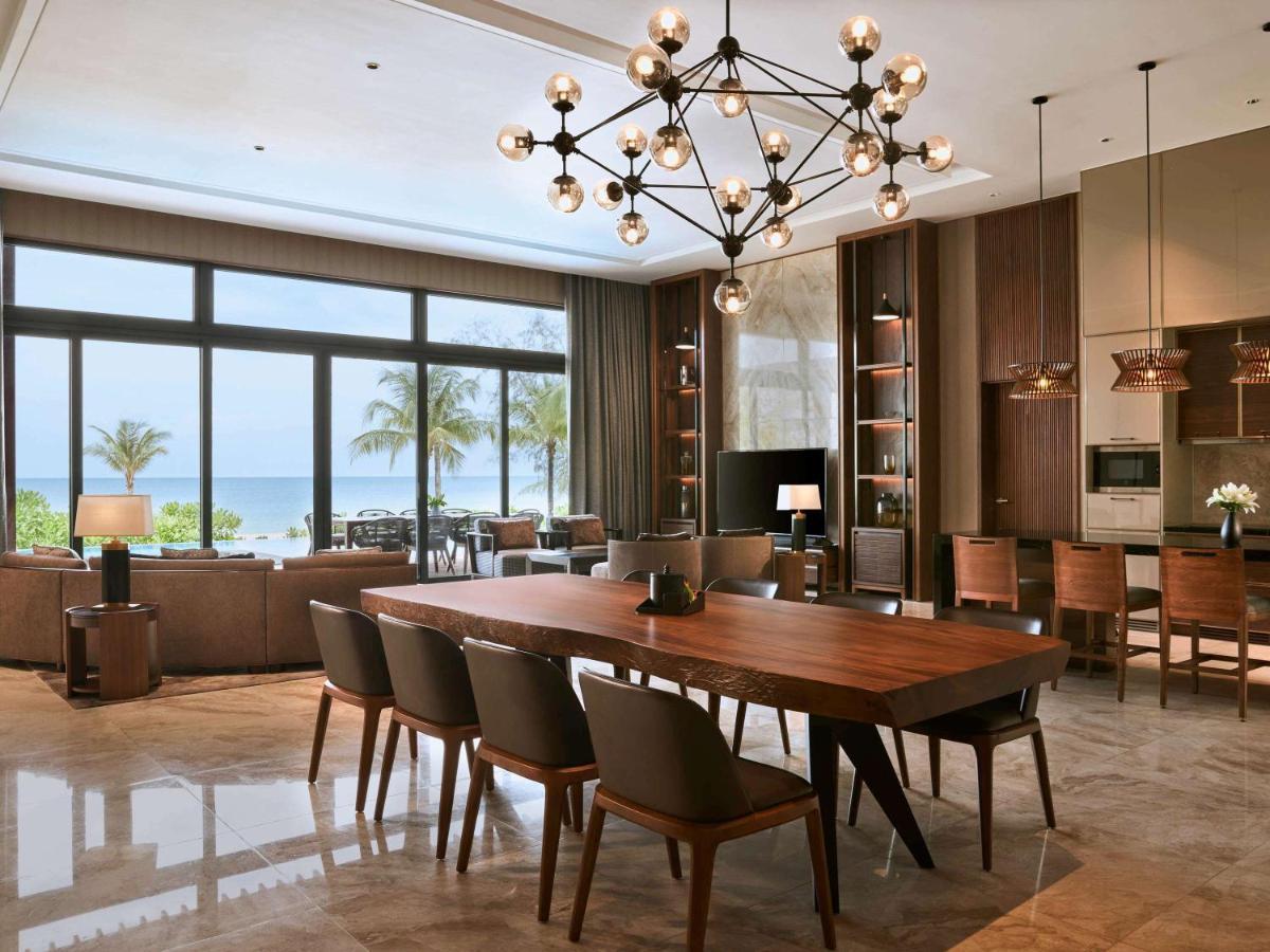 Moevenpick Villas & Residences דואונג דונג מראה חיצוני תמונה A dining room