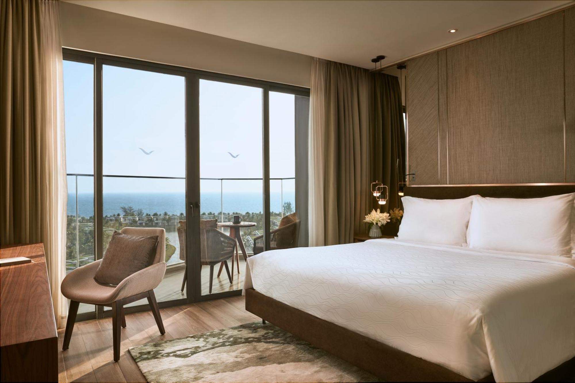 Moevenpick Villas & Residences דואונג דונג מראה חיצוני תמונה A bedroom at the hotel