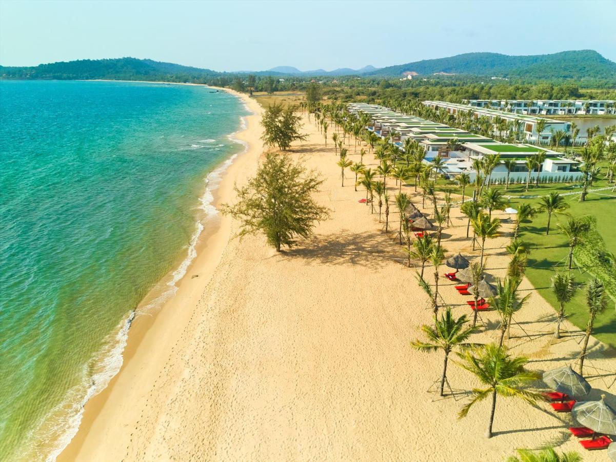 Moevenpick Villas & Residences דואונג דונג מראה חיצוני תמונה Aerial view of the beach at Hard Rock Hotel
