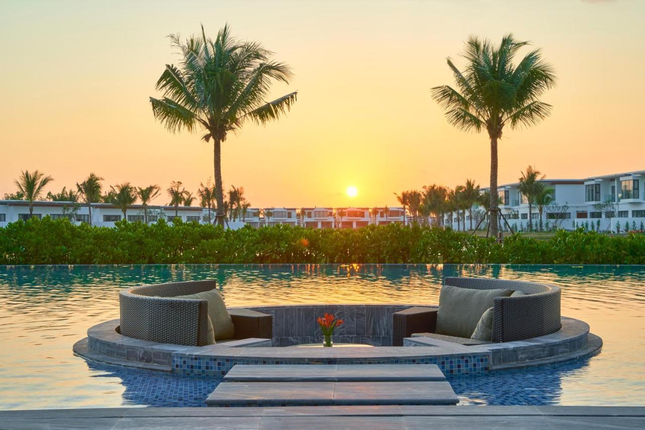 Moevenpick Villas & Residences דואונג דונג מראה חיצוני תמונה Sunset at Vinpearl Hotel Nha Trang