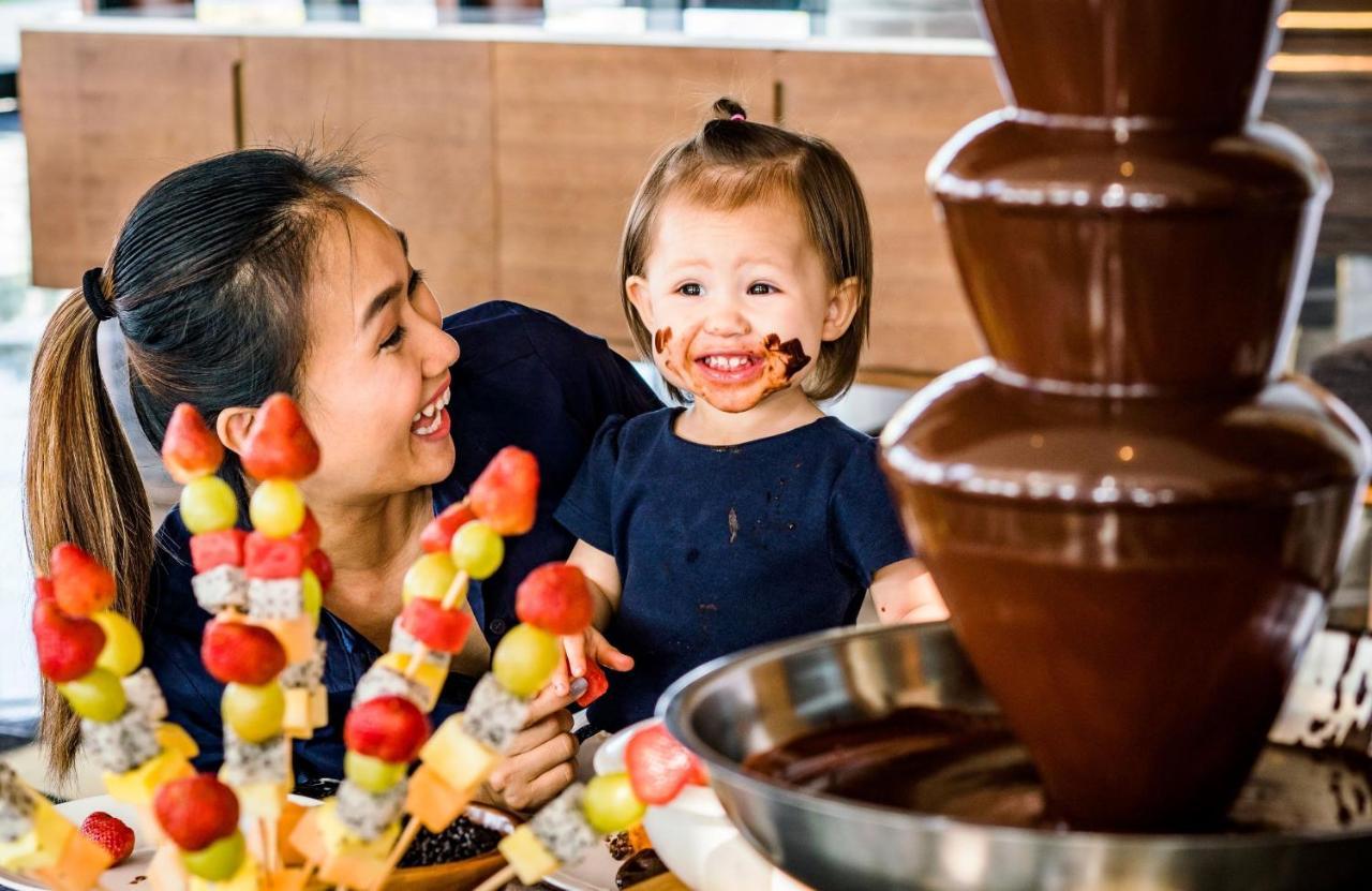 Moevenpick Villas & Residences דואונג דונג מראה חיצוני תמונה A chocolate fountain